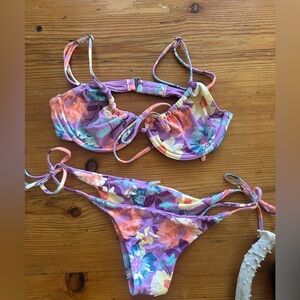 COPY - Billabong bikini set. M top, Small bottom